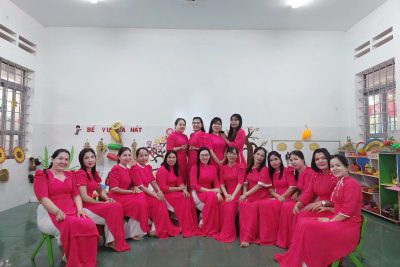 🌼 CHÀO MỪNG NGÀY NHÀ GIÁO VIỆT NAM 20/11 🌼 🎉 Trường Mẫu Giáo Hoa Hướng Dương trân trọng gửi lời tri ân sâu sắc đến toàn thể quý thầy cô giáo, nhân viên nhà trường – những người đã luôn tận tâm, yêu nghề, hết lòng vì những mầm non thân yêu.  💛 Cảm ơn sự cống hiến thầm lặng nhưng vô cùng cao quý của các cô – những “bông hoa hướng dương” luôn tỏa sáng, mang đến cho trẻ thơ môi trường học tập tràn ngập yêu thương và sáng tạo.  🌺 Nhân ngày 20/11, kính chúc các cô luôn mạnh khỏe, hạnh phúc và giữ mãi ngọn lửa nhiệt huyết trong hành trình trồng người. ✨ Chúc Trường Mẫu Giáo Hoa Hướng Dương ngày càng phát triển – luôn là nơi ươm mầm tuổi thơ đầy tin yêu và hy vọng.