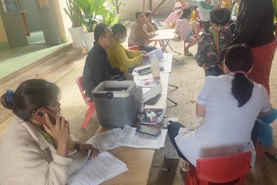 Ngày 13.3.2023 trạm y tế xã Eauy phối hợp với trường tiêm phòng vacxin Covid-19 cho trẻ 5 tuổi