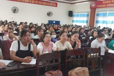 Cán bộ quản lý và toàn thể giáo viên trong trường tham gia tập huấn nâng cao năng lực ứng dụng công nghệ số trong quản lý nuôi dưỡng, chăm sóc,giáo dục trẻ cho đội ngũ cán bộ quan lý , giáo viên mầm non